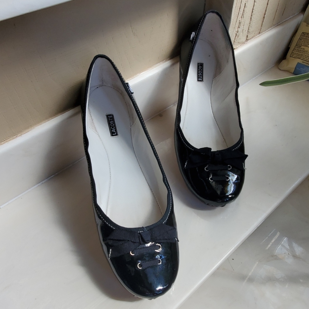 Lacoste flat